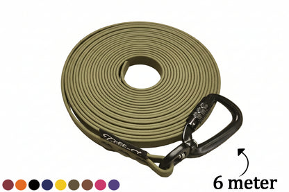 A tightly coiled olive green BioThane drag line of 6 meter and 5 meter. Features a robust black auto-locking carabiner, rivets, and a black DoggoZ tag on a pure white background, illustrating the full length range available for customization and a row of customizable color swatches.
