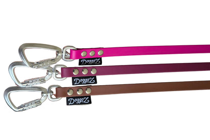 Three biothane dog leashes with silver auto locking carabiner and stainless steel rivets. Biothane in the colors pink magenta, brown and red wine finished with a DoggoZ label.