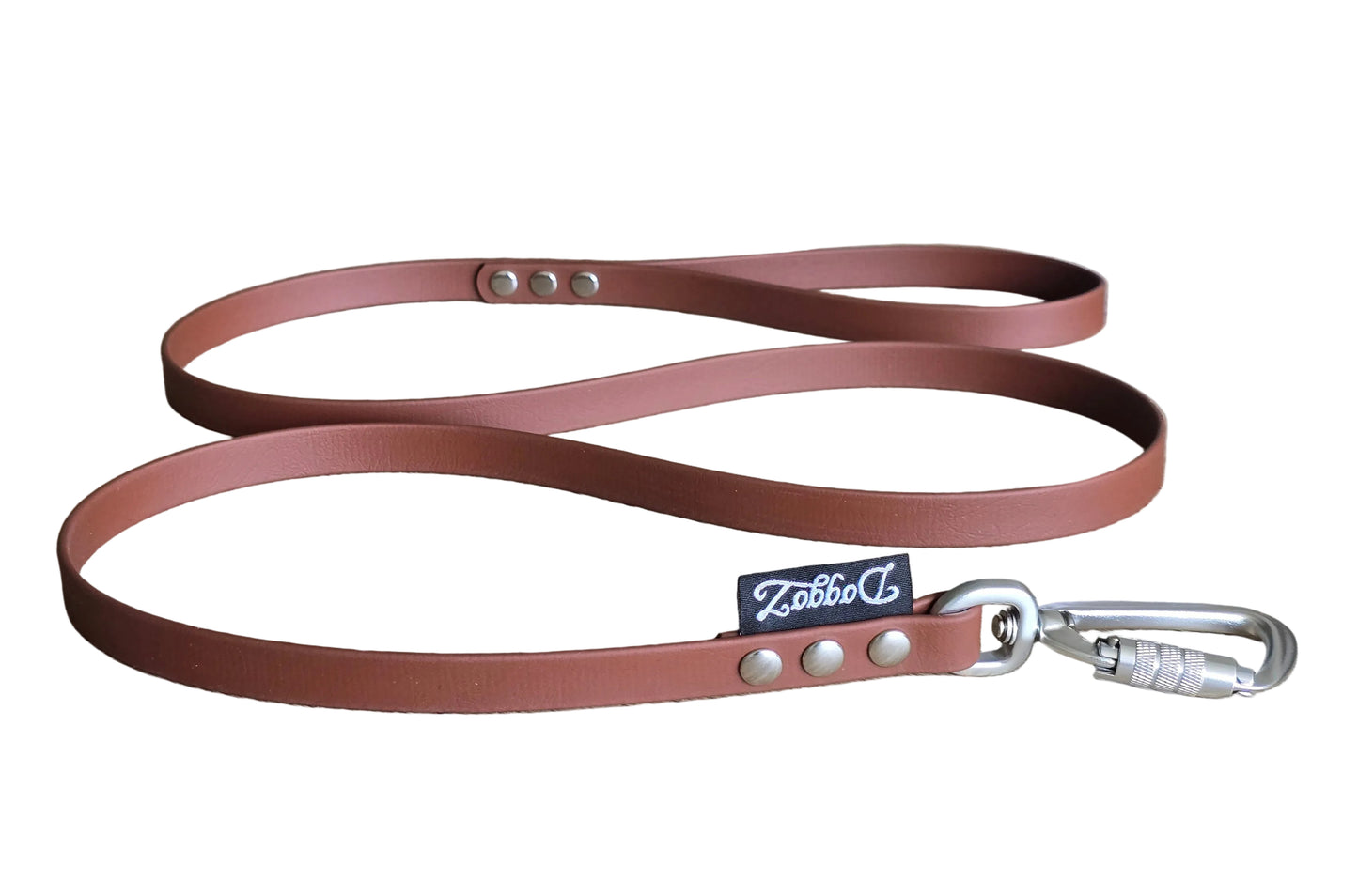 ​Customizable solid brown BioThane dog leash by DoggoZ, featuring a premium silver auto-locking carabiner and heavy-duty silver rivets with brand tag.