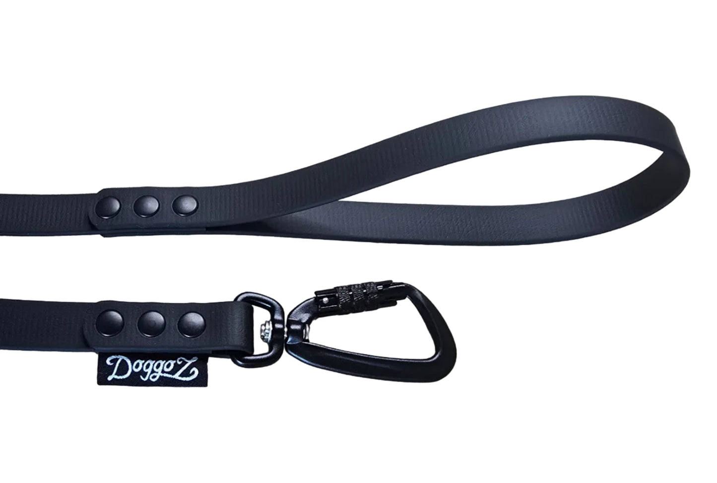 ​Customizable black on black BioThane dog leash by DoggoZ, featuring a premium matte black auto-locking carabiner and matching black rivets with the brand tag.