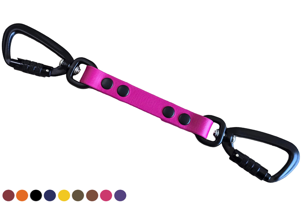 Roze-Pink-Magenta BioThane veiligheidslijn safety strap voor honden met twee zwarte twist-lock karabijnhaken.
